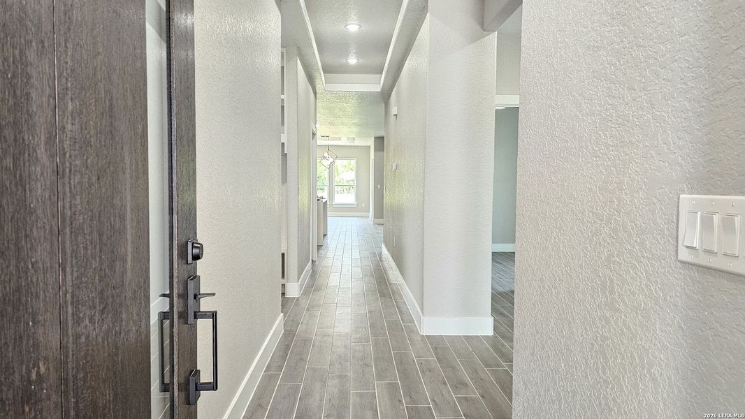 Spacious, unfurnished interior of a new home in , Atascosa (Image 22).