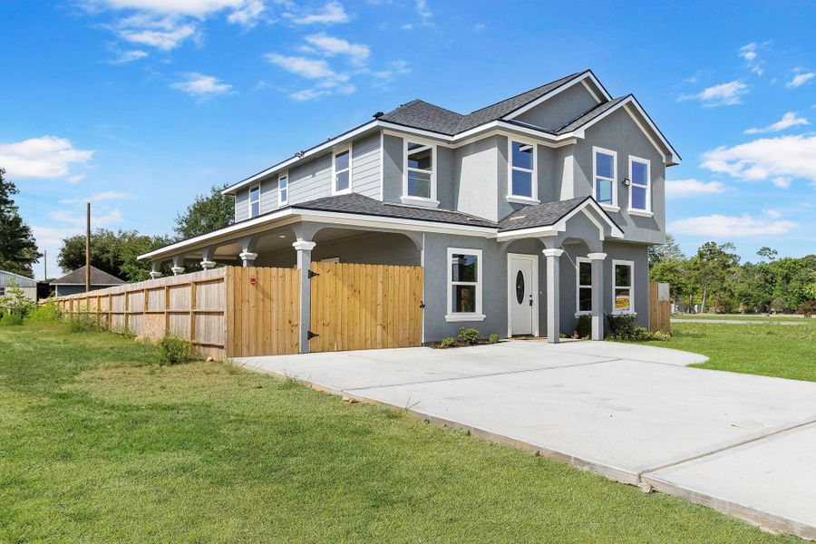 Gated 3-4 carport, covered 40x10. Park your boat or RV here too! Gated 3-4 carport, covered 40x10. Park your boat or RV here too!