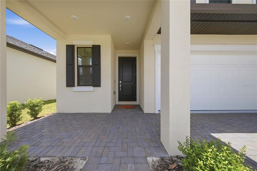 Exterior details and patio area of a home in Connerton, Land O' Lakes (Image 30).