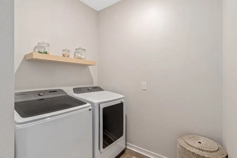 Representative interior finishes for a home built from the Miramar by Maronda Homes in Villa Pass, Groveland (Image 19).