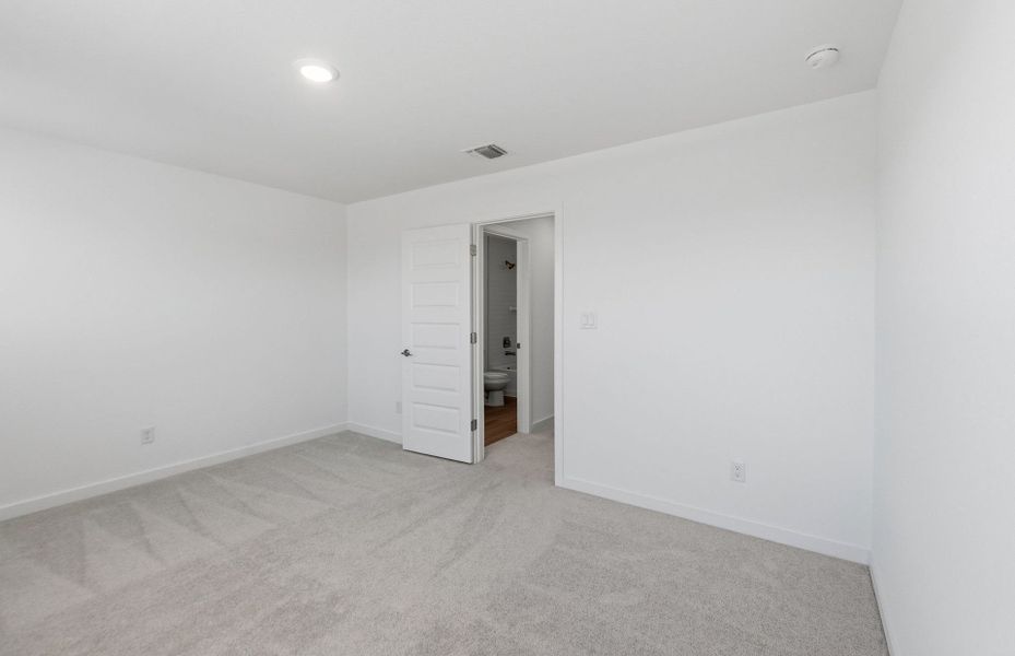 Spacious, unfurnished interior of a new home in Wolf Ranch, Georgetown (Image 43).