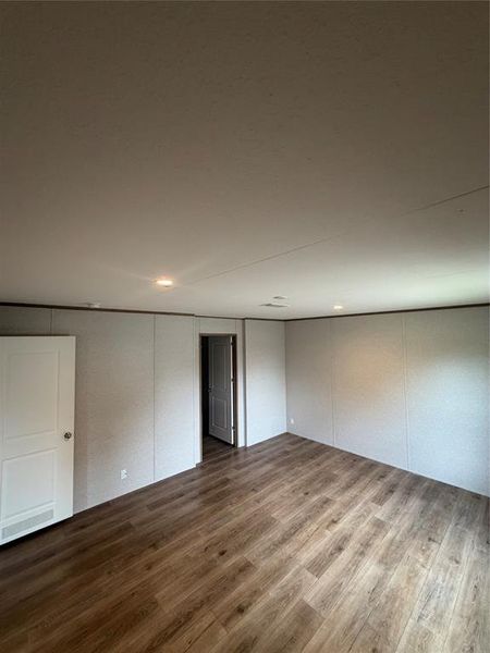 Spacious, unfurnished interior of a new home in , Hawley (Image 15).