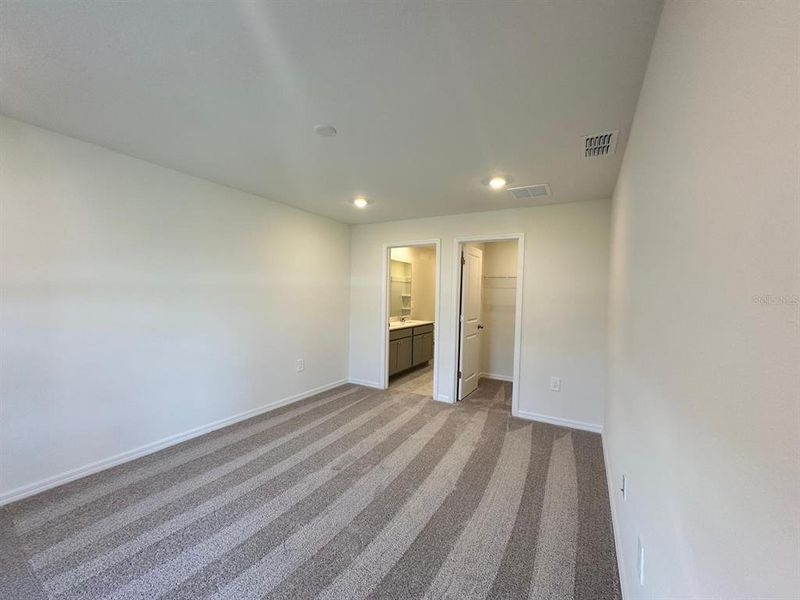 Spacious, unfurnished interior of a new home in Woodland Ranch Estates, Dundee (Image 9). Spacious, unfurnished interior of a new home in Woodland Ranch Estates, Dundee (Image 9).