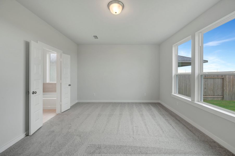 Spacious, unfurnished interior of a new home in Mason Woods, Cypress (Image 31).