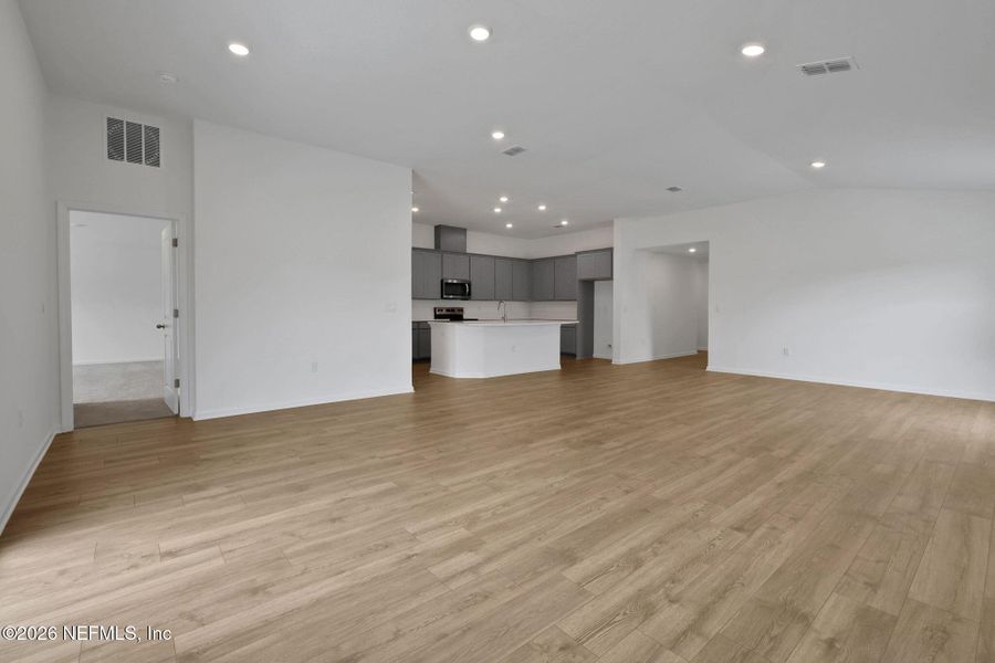 Spacious, unfurnished interior of a new home in Amberly, Green Cove Springs (Image 38).