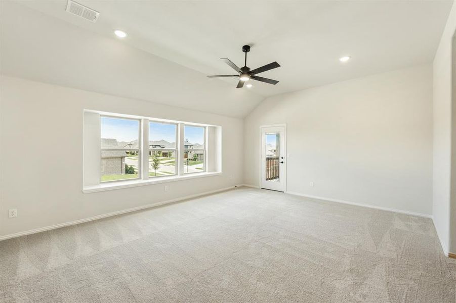 Spacious, unfurnished interior of a new home in The Oasis at North Grove 75-80, Waxahachie (Image 30). Spacious, unfurnished interior of a new home in The Oasis at North Grove 75-80, Waxahachie (Image 30).