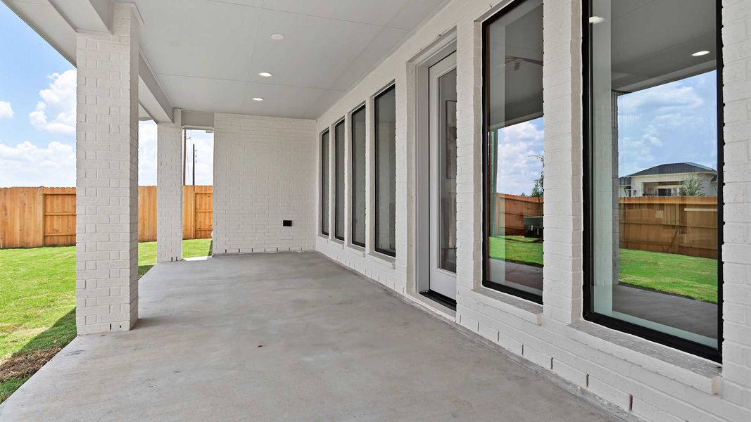 Exterior details and patio area of a home in Lakes of Cane Island, Katy (Image 3).