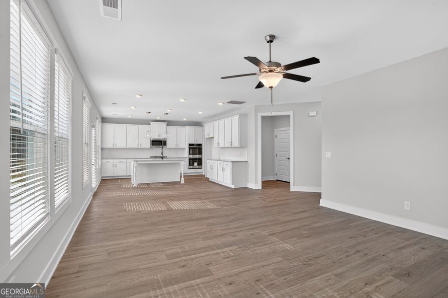 Spacious, unfurnished interior of a new home in The Fairways at Mirror Lake, Villa Rica (Image 66).