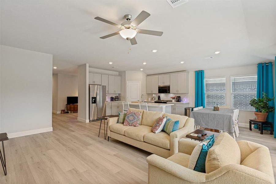 Furnished interior view inside a new home in Lakehaven - Signature Series, Farmersville (Image 16). Furnished interior view inside a new home in Lakehaven - Signature Series, Farmersville (Image 16).