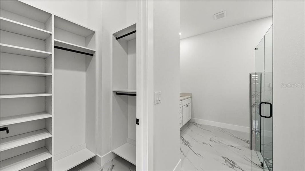 Spacious, unfurnished interior of a new home in , Lehigh Acres (Image 39).