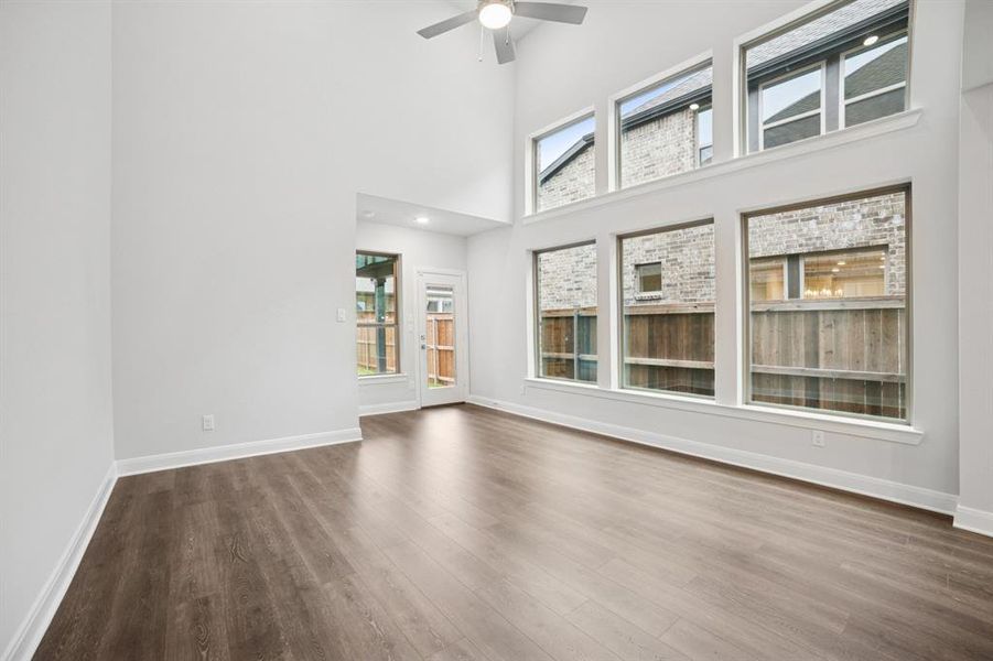 Spacious, unfurnished interior of a new home in Creekshaw – Gardens, Royse City (Image 15). Spacious, unfurnished interior of a new home in Creekshaw – Gardens, Royse City (Image 15).