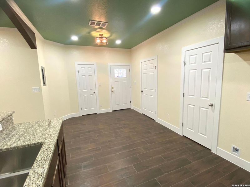 Spacious, unfurnished interior of a new home in , San Antonio (Image 16).