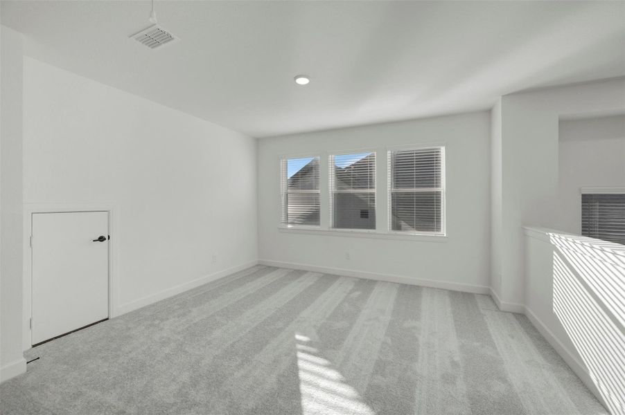 Spacious, unfurnished interior of a new home in Riceland - Enclave Collection, Mont Belvieu (Image 26).