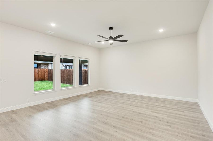 Spacious, unfurnished interior of a new home in Star Ranch, Godley (Image 25).