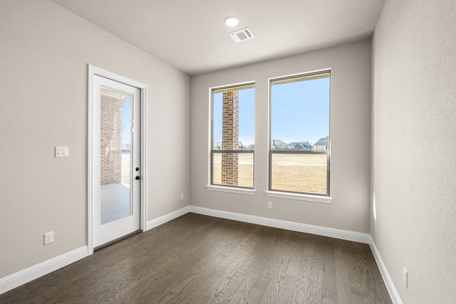 Spacious, unfurnished interior of a new home in Paloma Ranch, Justin (Image 14).