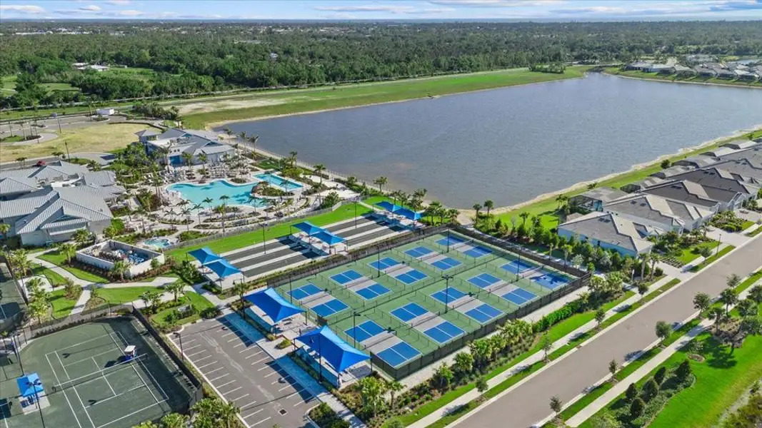 Community amenities in , Englewood (Image 38).