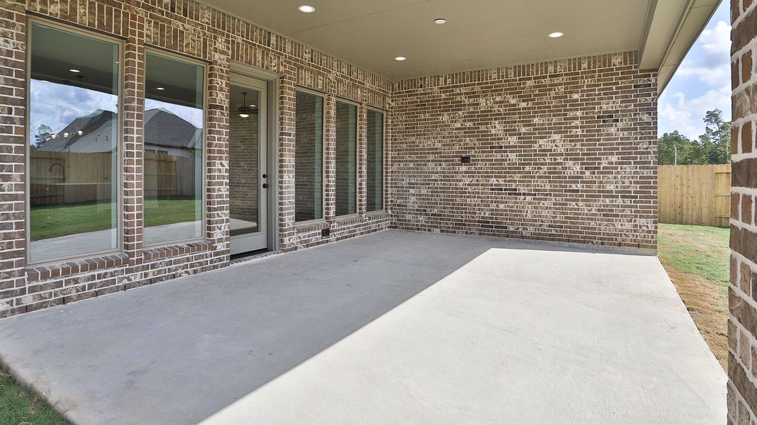 Exterior details and patio area of a home in Evergreen, Conroe (Image 3).