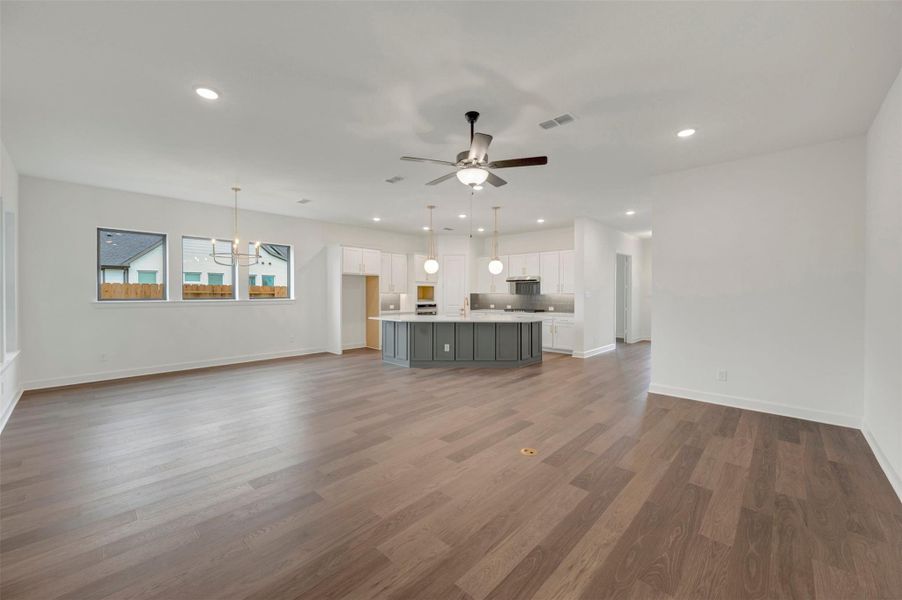 Spacious, unfurnished interior of a new home in Riceland - Enclave Row Collection, Mont Belvieu (Image 23).