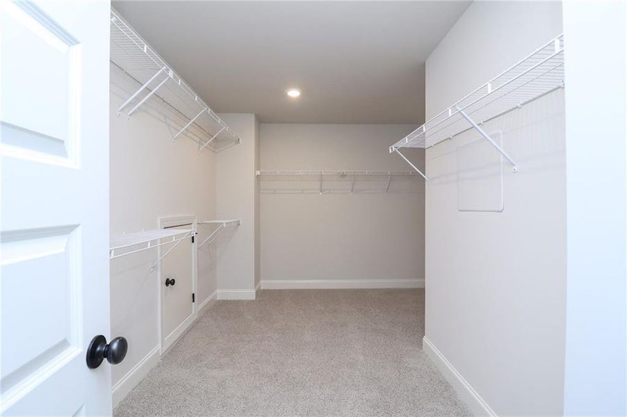 Spacious, unfurnished interior of a new home in Calgary Downs, Winder (Image 12).