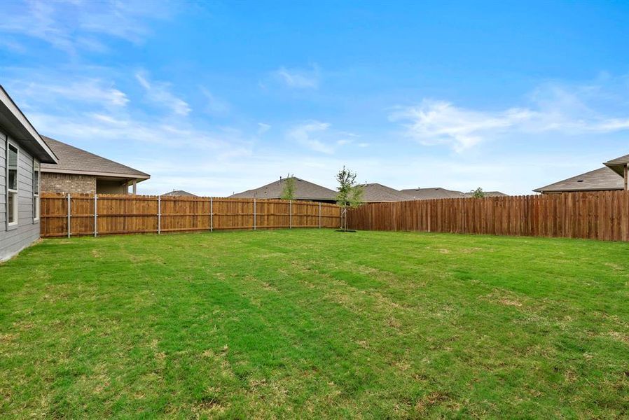 Exterior details and patio area of a home in Terra Trace, Fort Worth (Image 3).