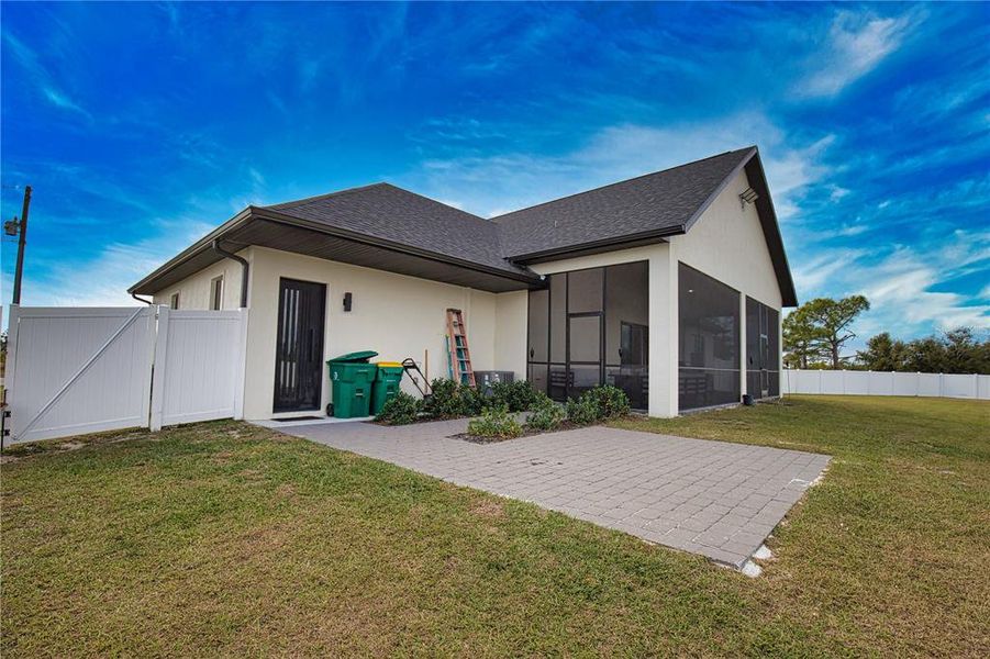 Exterior details and patio area of a home in , Placida (Image 3).