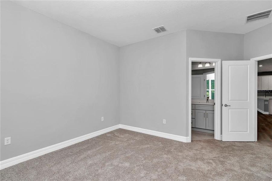 Spacious, unfurnished interior of a new home in , Summerfield (Image 21).