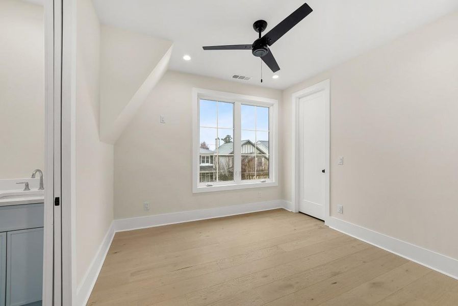 Spacious, unfurnished interior of a new home in , Atlanta (Image 20).