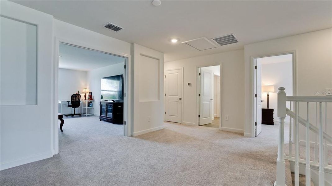Spacious, unfurnished interior of a new home in , Bradenton (Image 24).