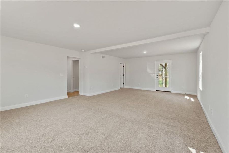 Spacious, unfurnished interior of a new home in , Alto (Image 21).