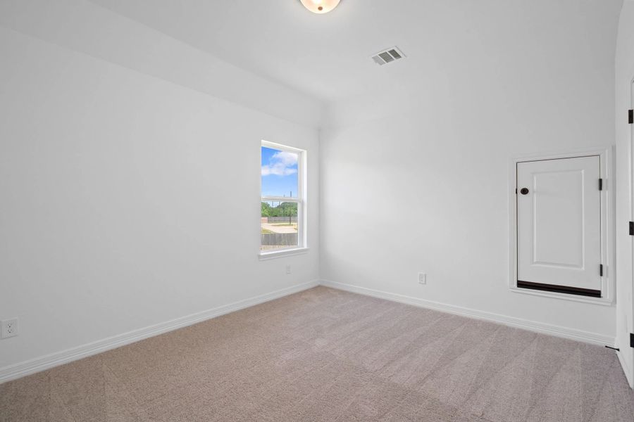Spacious, unfurnished interior of a new home in Blue Heron Estates, Mont Belvieu (Image 18).