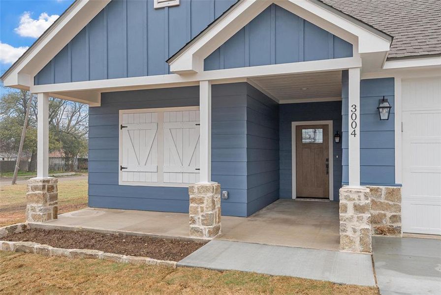 Exterior details and patio area of a home in , Waco (Image 18).