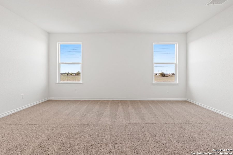 Spacious, unfurnished interior of a new home in Woodside Farms, Seguin (Image 9).