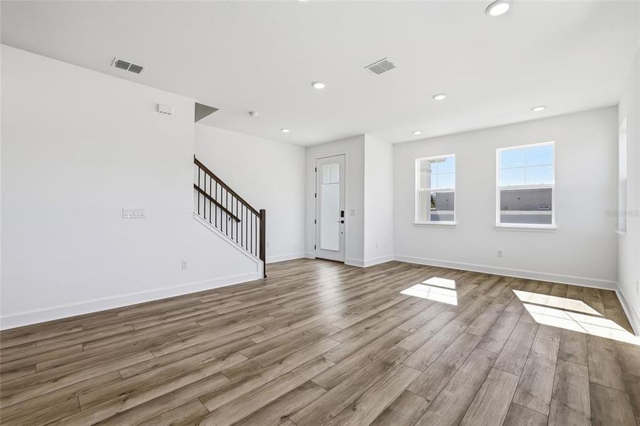 Spacious, unfurnished interior of a new home in Vivir, Valrico (Image 20).