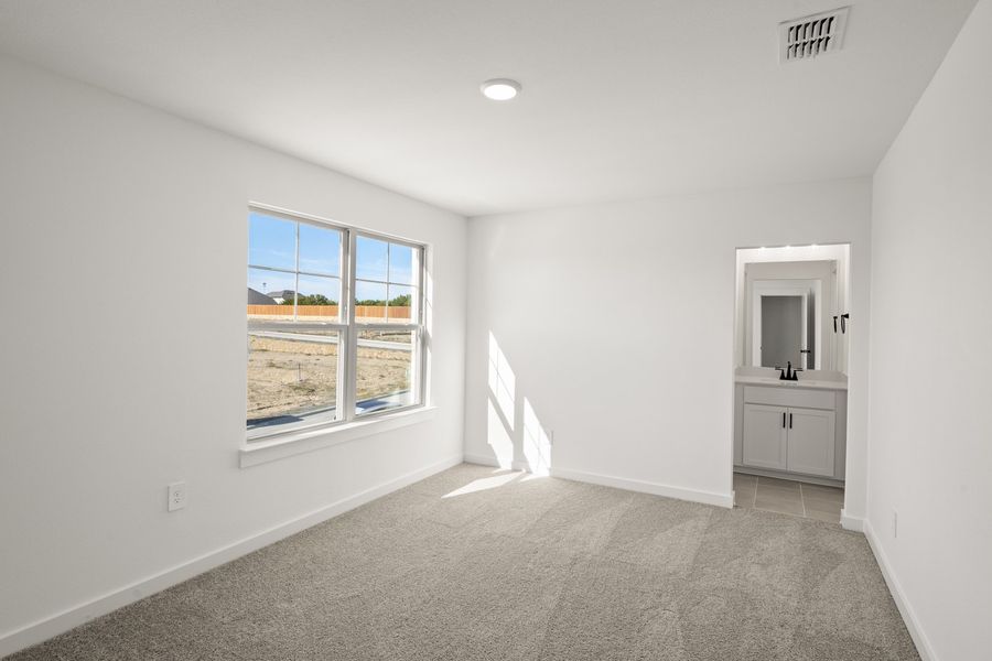 Spacious, unfurnished interior of a new home in Country Hollow Sales Phase 1, Willow Park (Image 22).