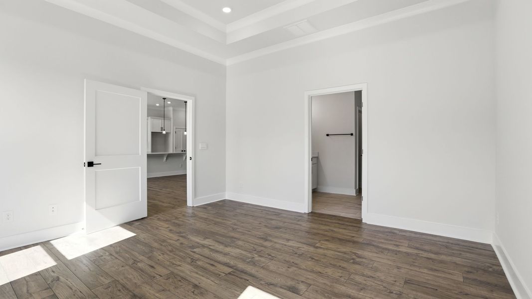 Spacious, unfurnished interior of a new home in Cottonwood Ridge, Piedmont (Image 25).
