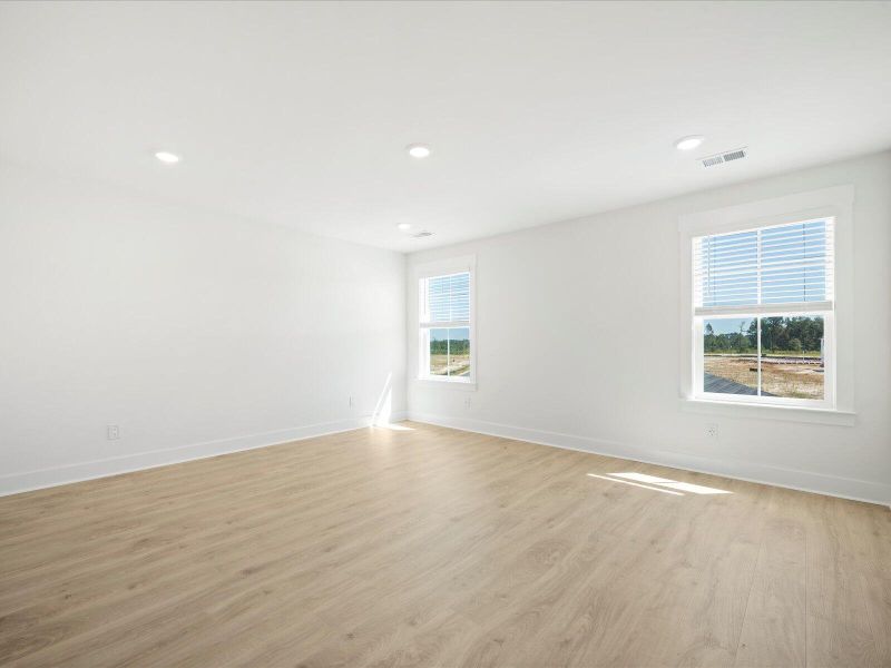 Spacious, unfurnished interior of a new home in , Summerville (Image 13).