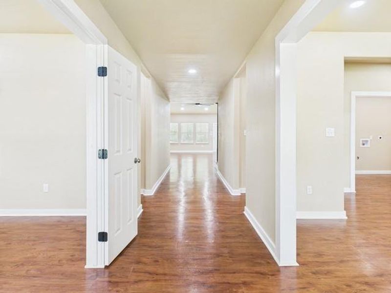 Spacious, unfurnished interior of a new home in , Athens (Image 30). Spacious, unfurnished interior of a new home in , Athens (Image 30).