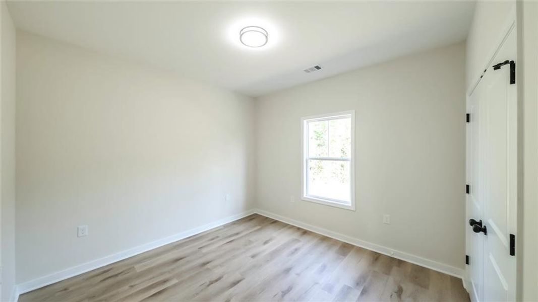 Spacious, unfurnished interior of a new home in , Tallapoosa (Image 27).