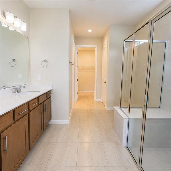 Furnished interior view inside a new home in , Clermont (Image 4).