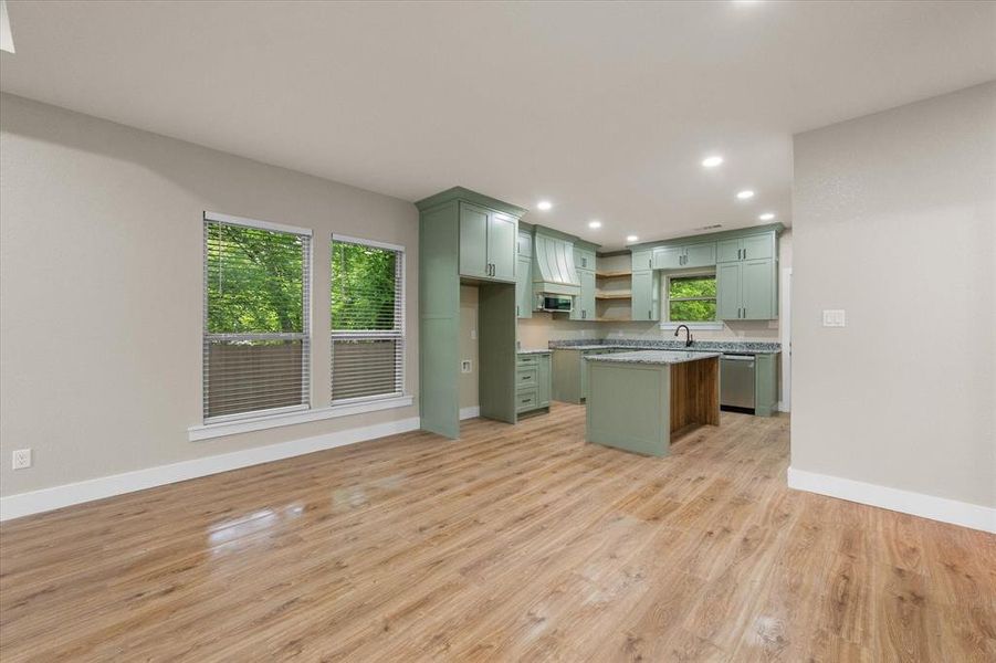 Spacious, unfurnished interior of a new home in , Corsicana (Image 31).