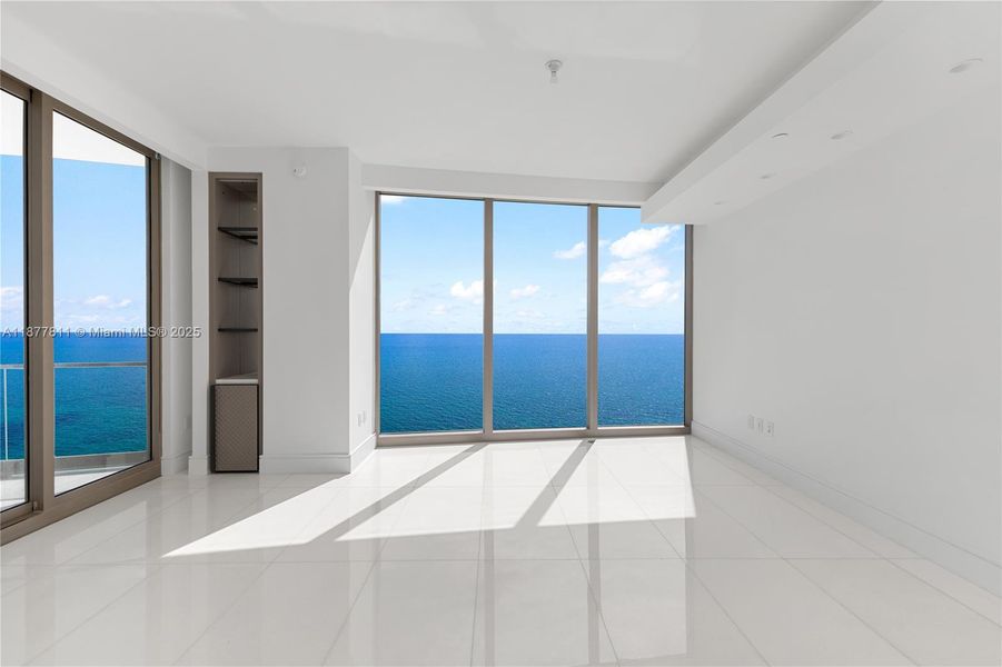 Spacious, unfurnished interior of a new home in , Sunny Isles Beach (Image 23).