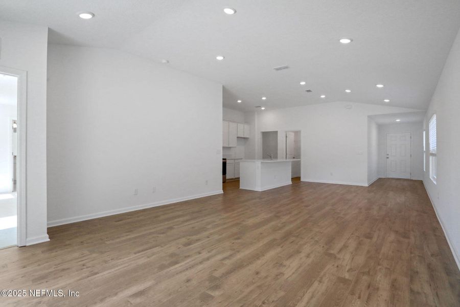 Spacious, unfurnished interior of a new home in Wilford Oaks, Orange Park (Image 36).