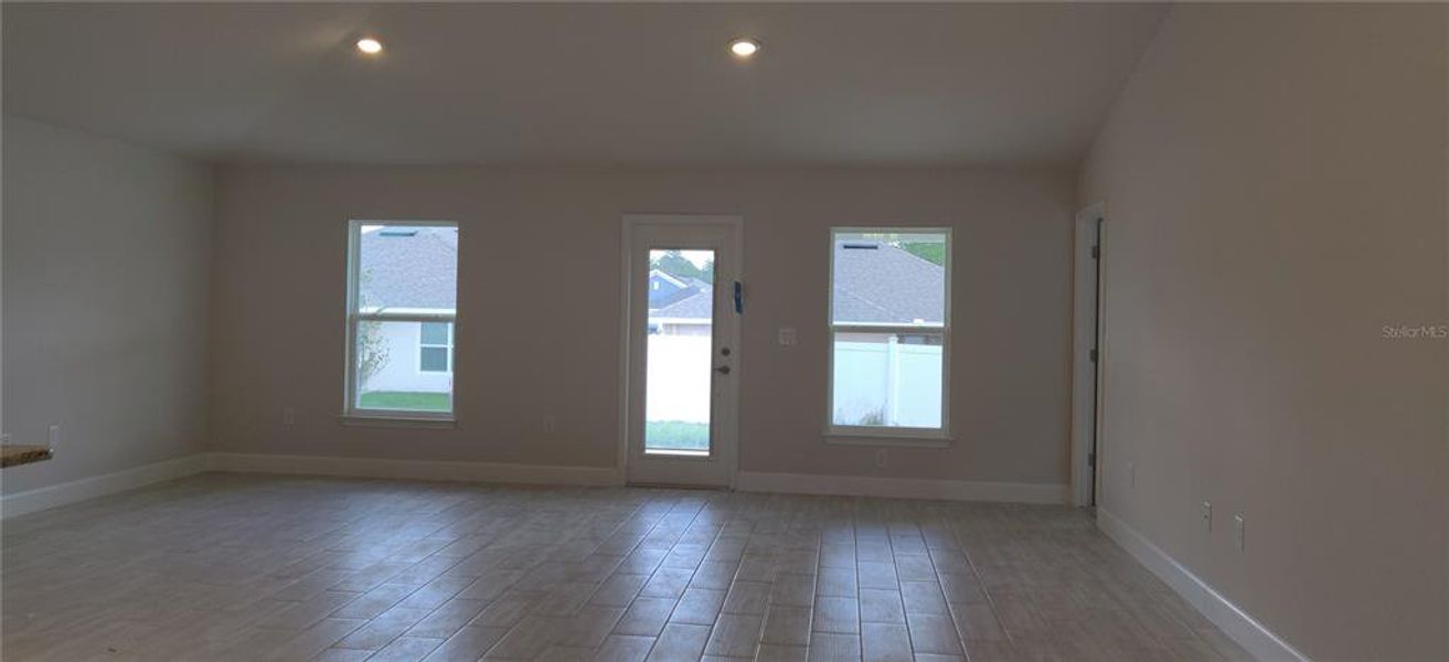 Spacious, unfurnished interior of a new home in Sunset Landing, Spring Hill (Image 4).