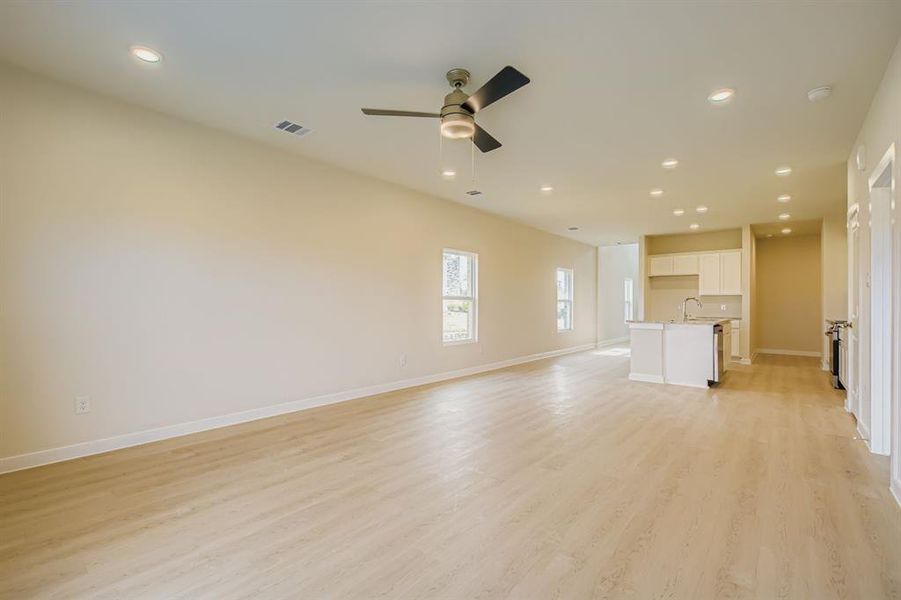Spacious, unfurnished interior of a new home in Sperling Farms, Ferris (Image 16).