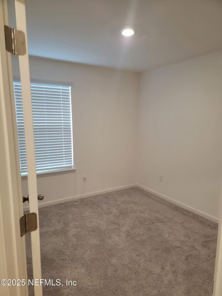 Spacious, unfurnished interior of a new home in , Jacksonville (Image 9).