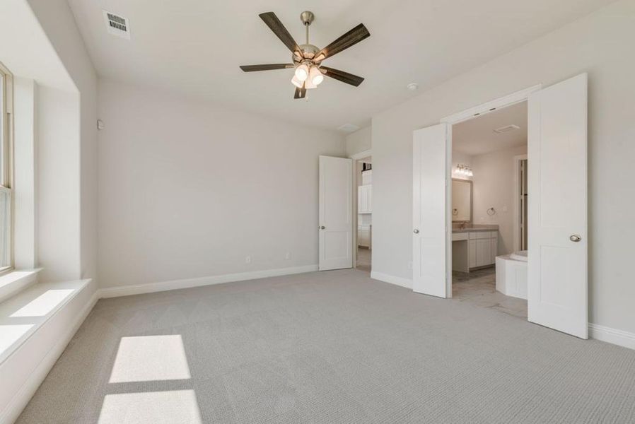 Spacious, unfurnished interior of a new home in Dominion of Pleasant Valley, Wylie (Image 23).