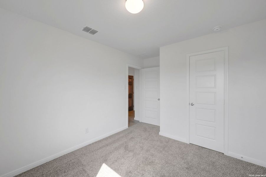 Spacious, unfurnished interior of a new home in Chaparral Ranch, Floresville (Image 24).