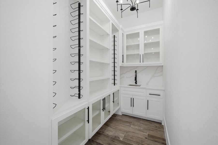 WET BAR &WINE AREA
