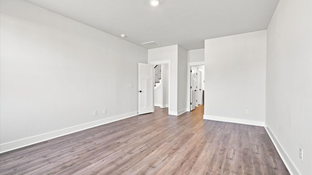 Desirable primary suite layout with spacious en suite bath in a proven, established community
