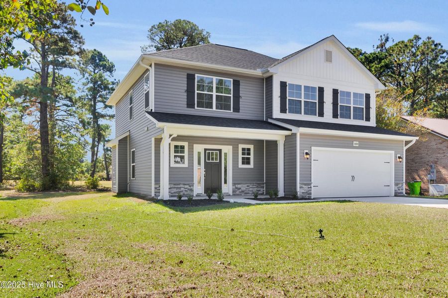 Exterior details and patio area of a home in Fairfield Harbour, New Bern (Image 3).